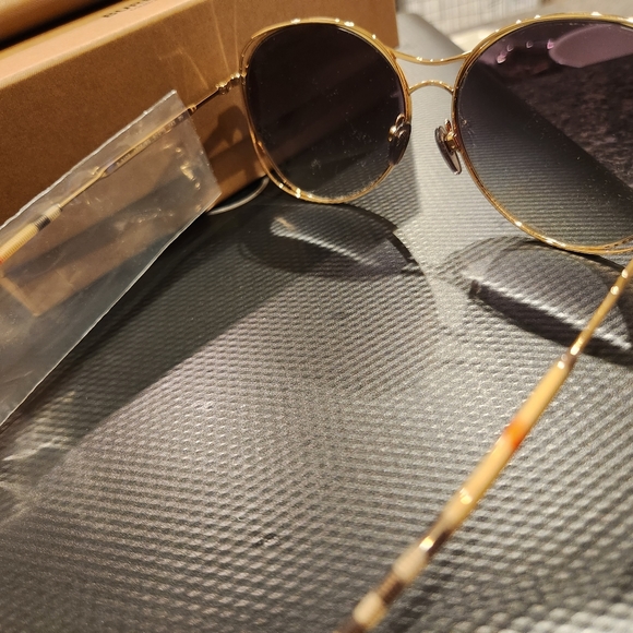 Burberry Sunglasses BE3105 - Picture 3 of 7